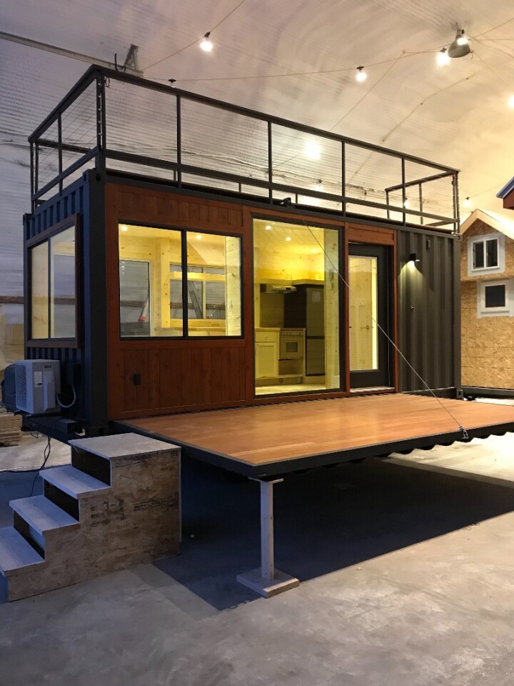 The Vista C is made from a standard metal shipping container measuring 20 ft (6 m)-long and 8 ft (2.4 m)-wide