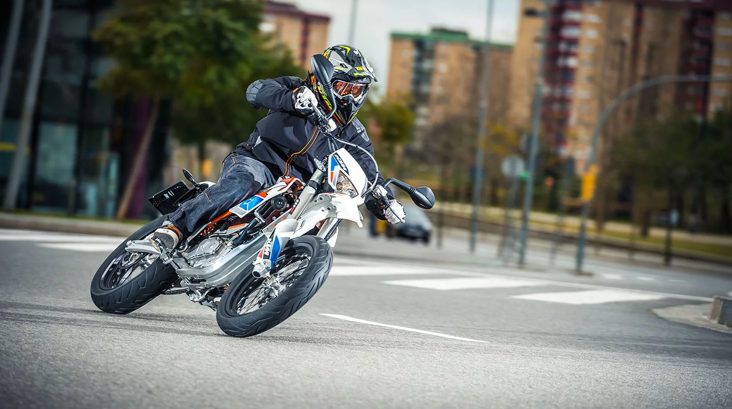 Stunt rider Julien Dupont blurs the line between commuter and playbike