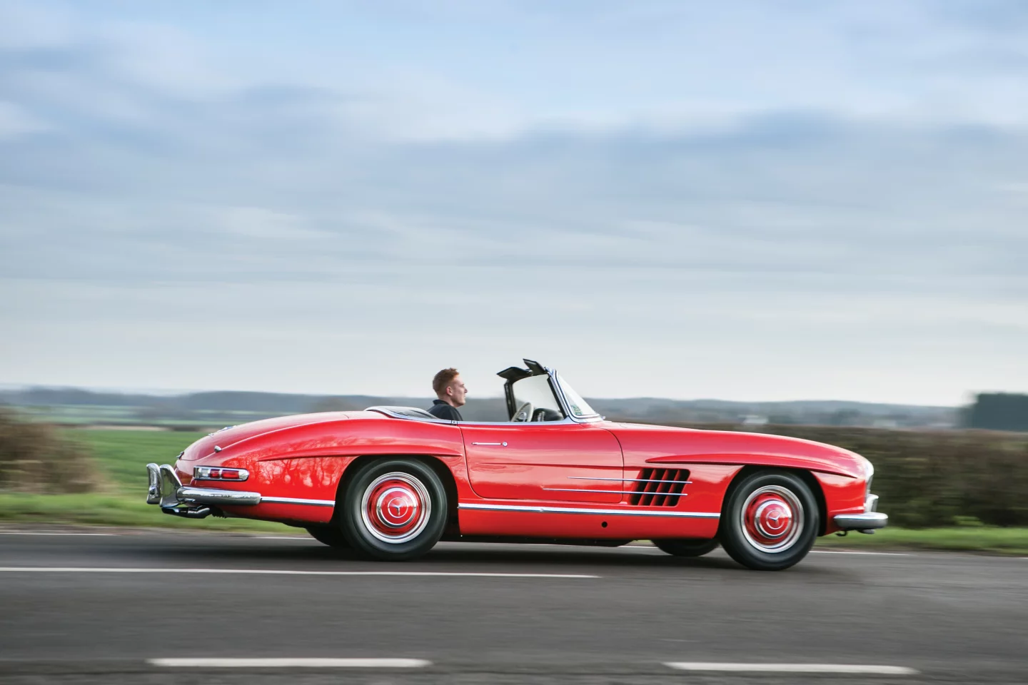 1963 Mercedes-Benz 300 SL Roadster – EUR€1,232,000 (US$1,394,525)