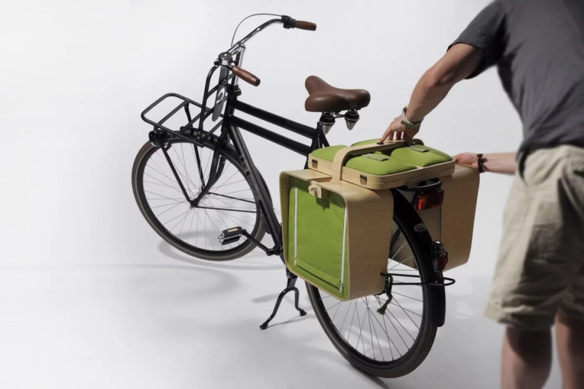 The Springtime picnic kit set sits neatly on the back of a bicycle
