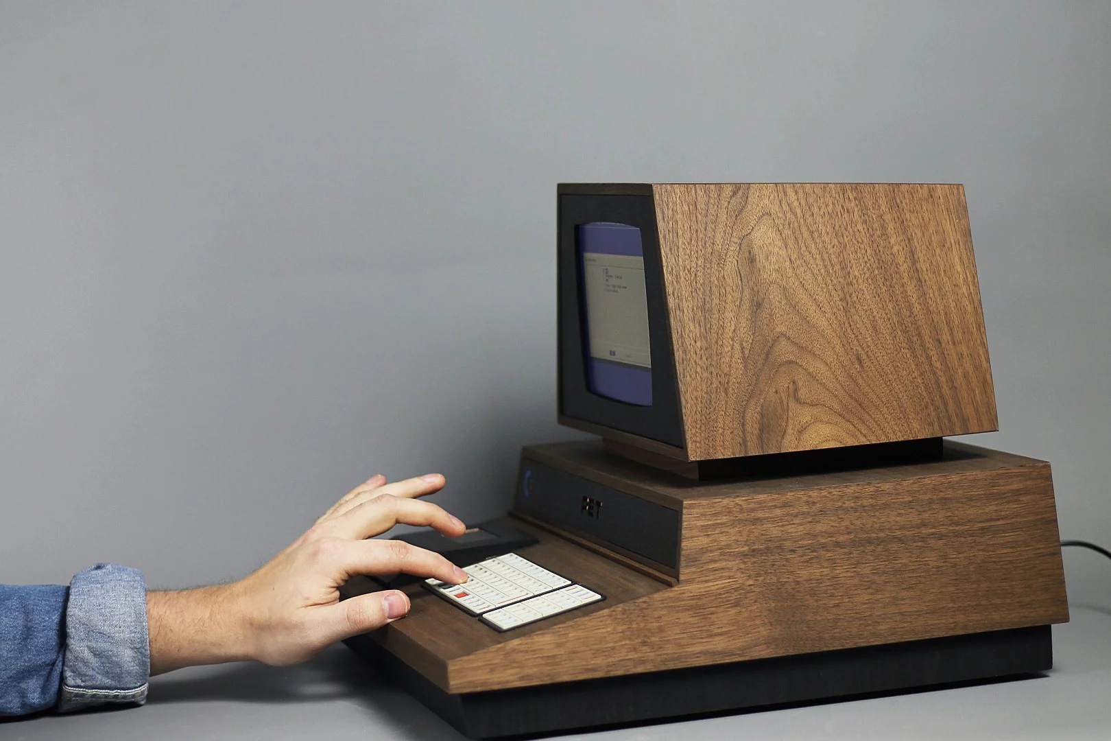 Like the PET 2001, the PET De Lux has a modern-looking chiclet-style keyboard