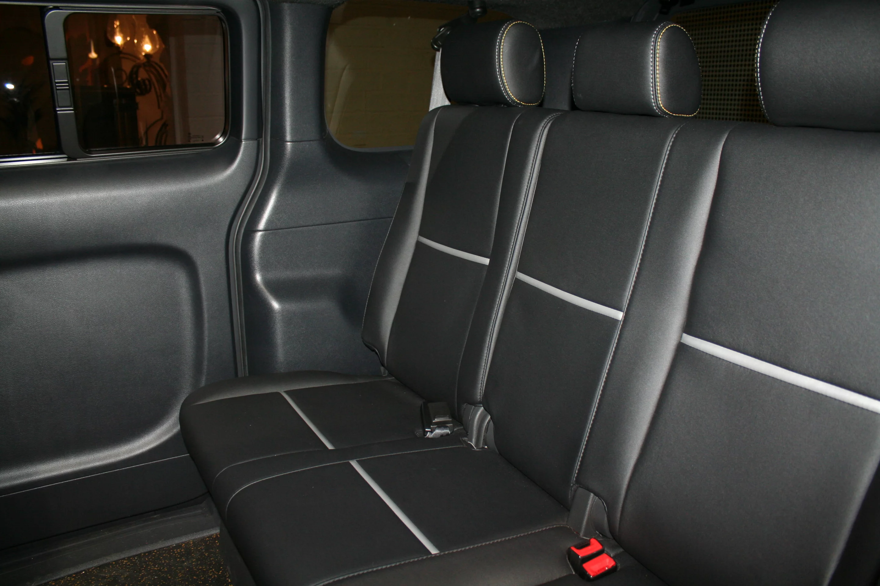 The rear seating of the New York NV200 cab (Photo: Gizmag)