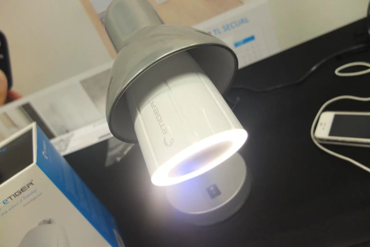 Cosmic Led is a speaker and light bulb combined (Photo: Gizmag)