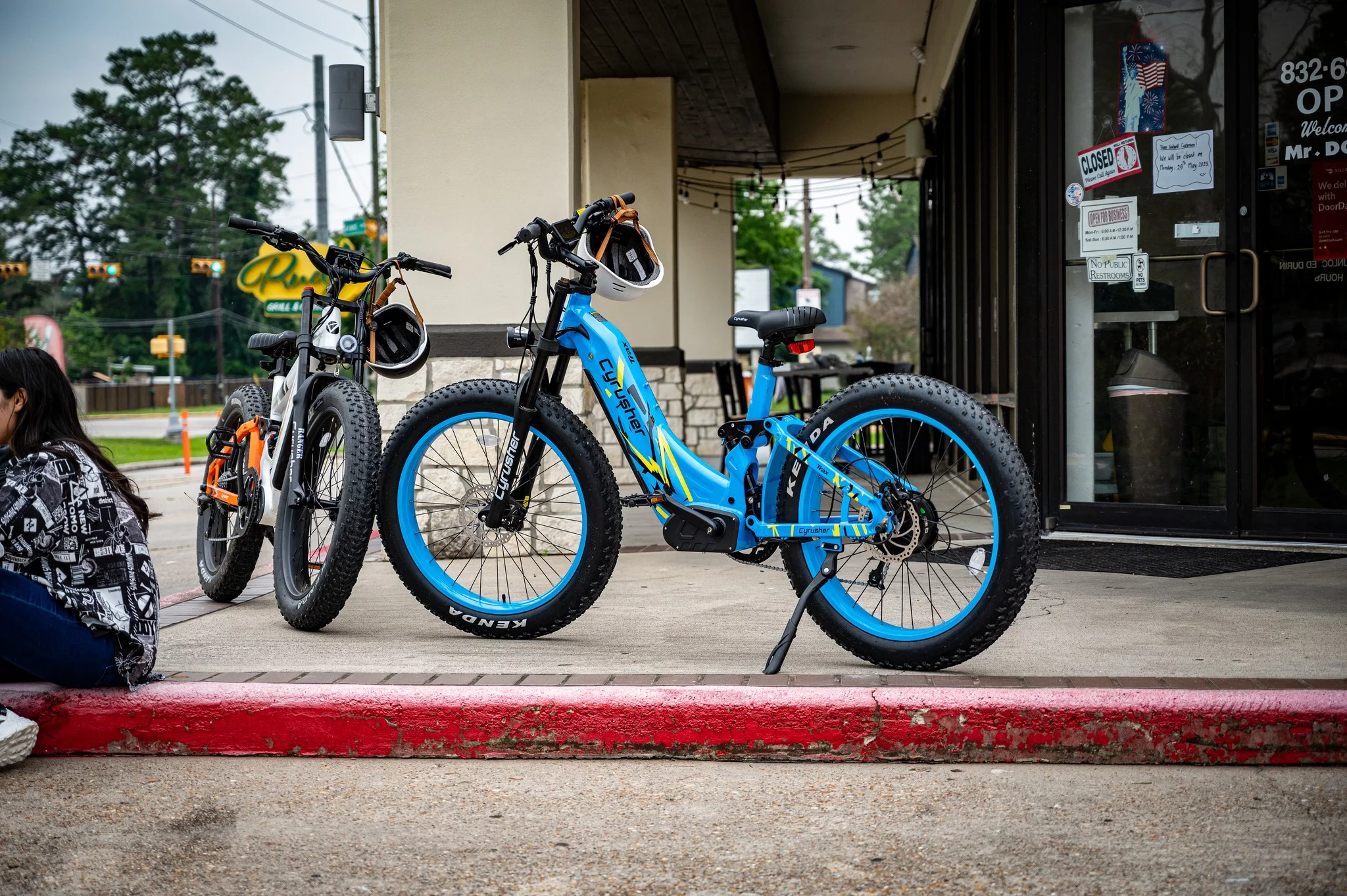 The eye-catching Trax is available in orange, blue, white and gray, and ships with a bunch of funky frame stickers