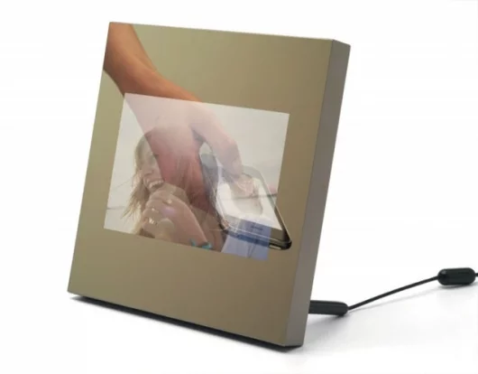 Parrot Specchio digital photo frame by Martin Szekely