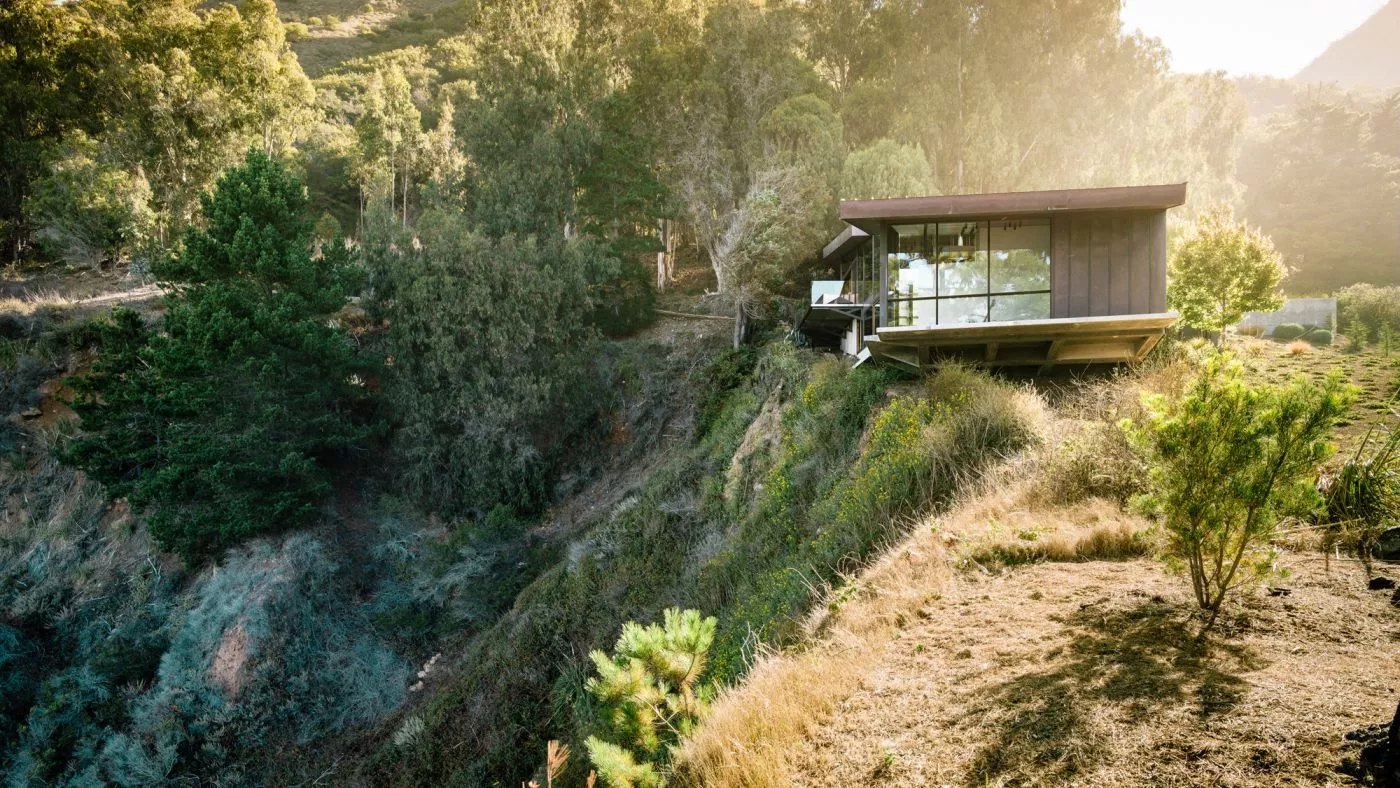 Fall House, from Fougeron Architecture, sits on the spectacular Big Sur coastline. Half of the house is actually cantilevered over the bluff, sitting 250 feet above the ocean