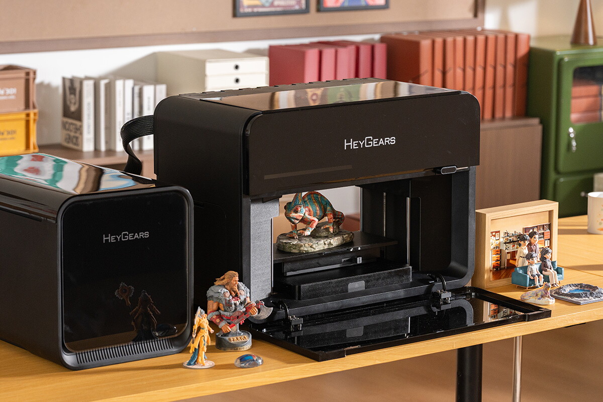 Compact 3D printer produces full-color models right on your desktop
