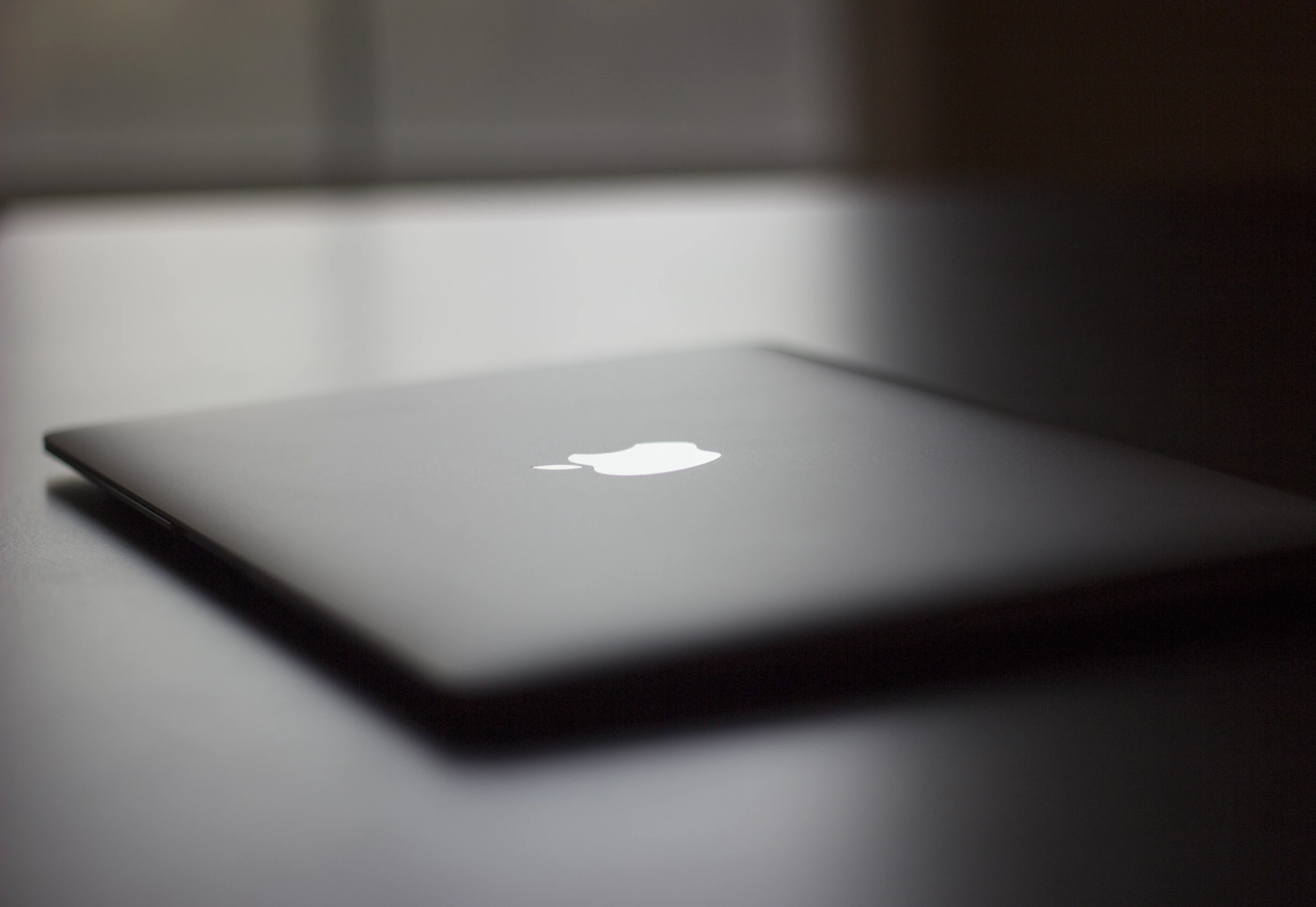 The new MacBook has the more striking design (Photo: Will Shanklin/Gizmag.com)