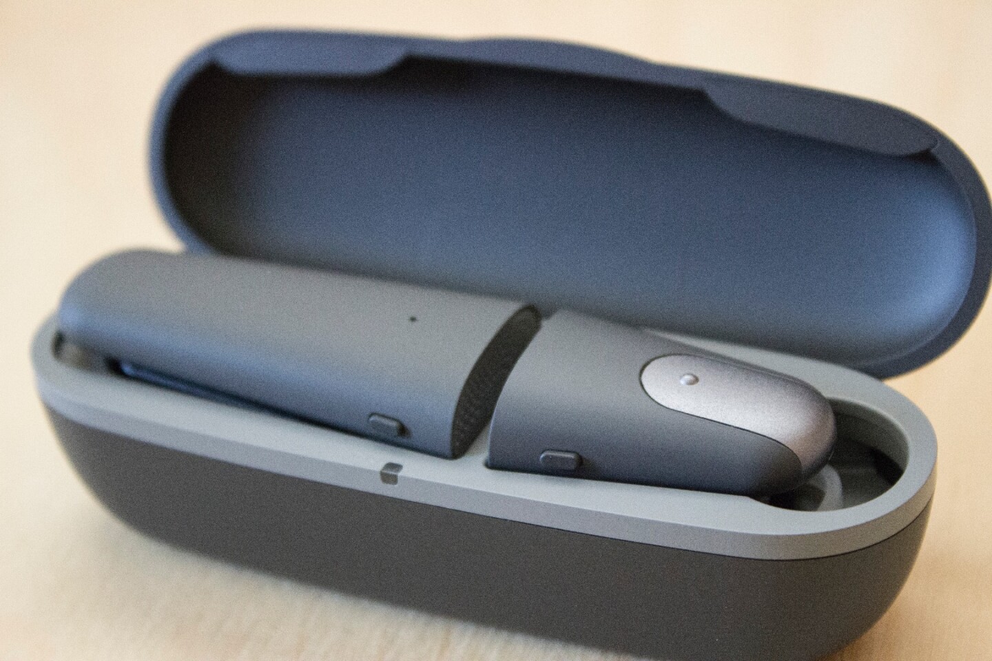 Wireless mic and scoop charging in the battery-powered case
