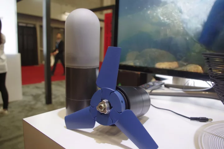 The Enomad device fully assembled on the left. When the white capsule is removed, it reveals the propellors, at right.