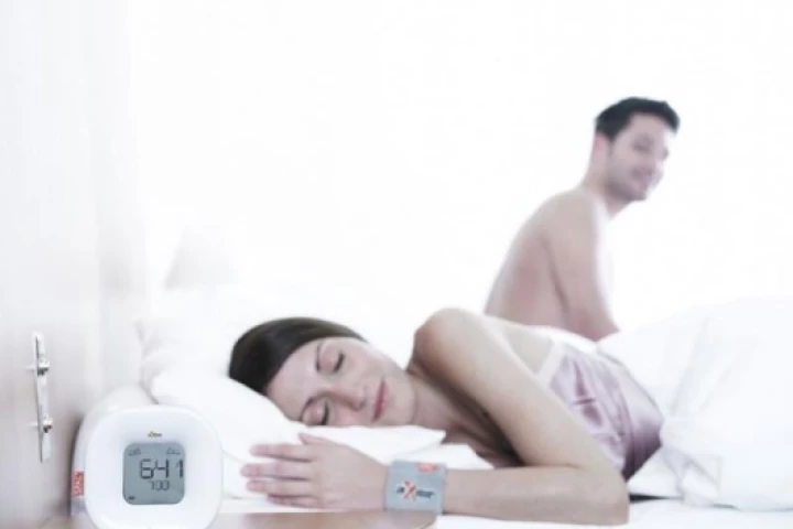 Monitors two people simultaneously