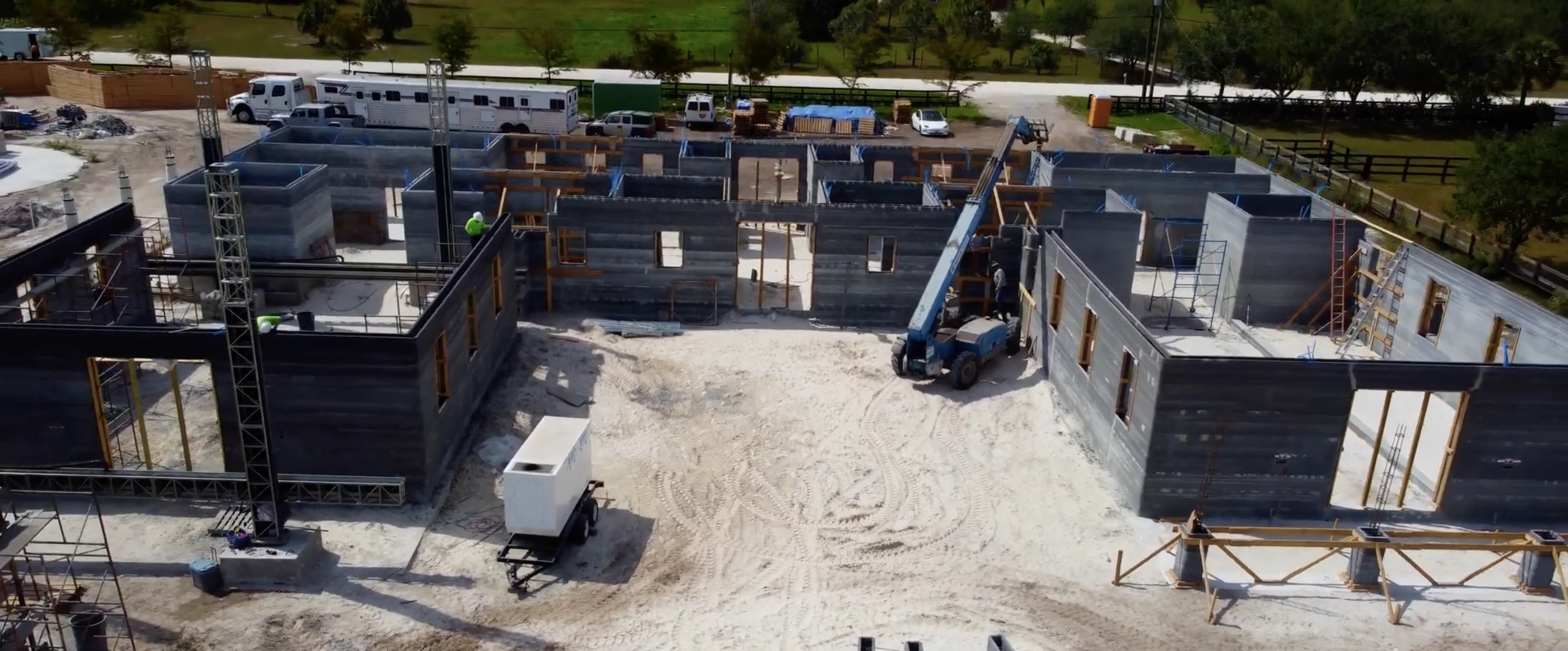 Printed Farms' 3D-printed horse barn measures roughly 10,100 sq ft (almost 940 sq m), all on one floor