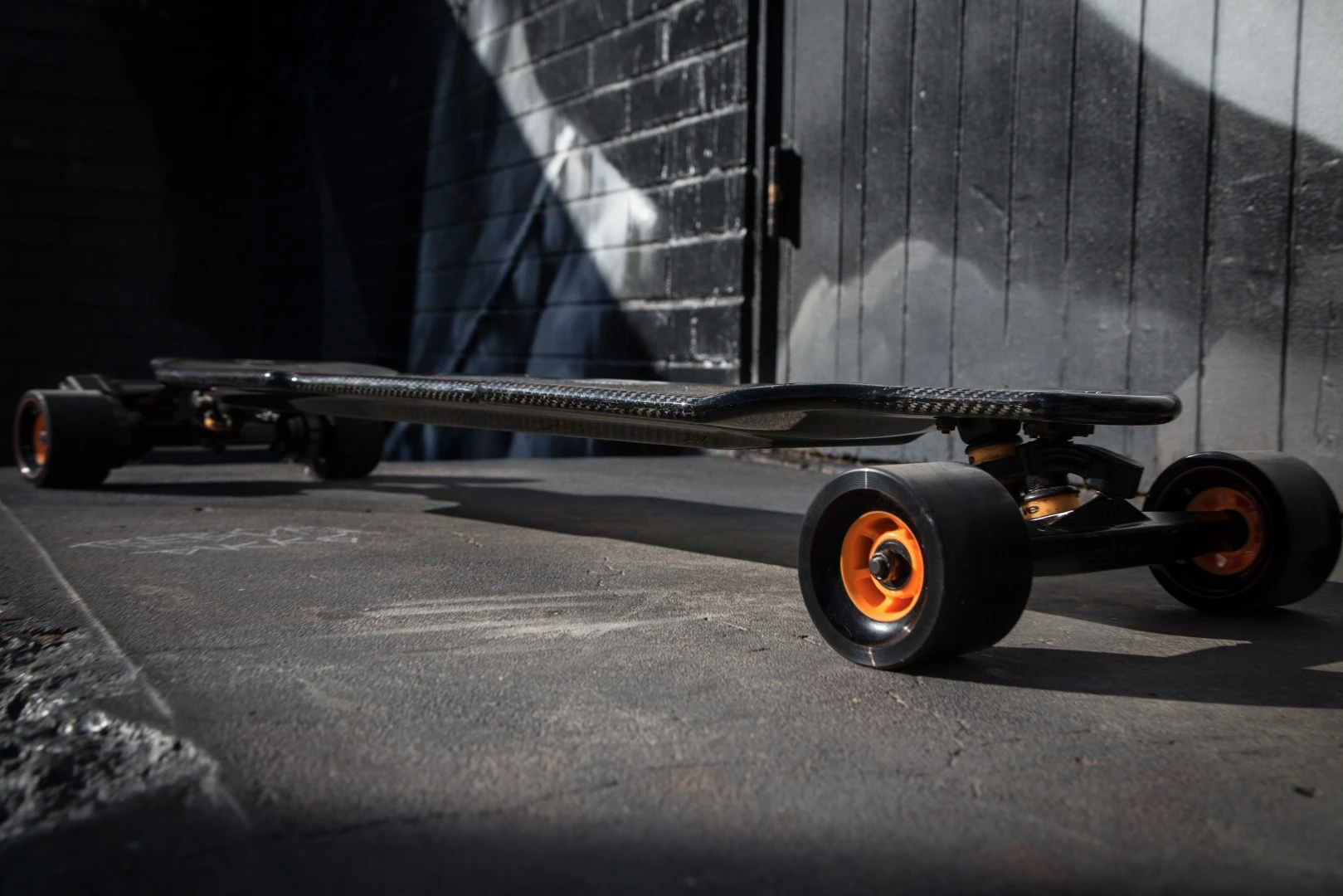 The top speed is listed as 45 km/h (26.7 mph) on street wheels