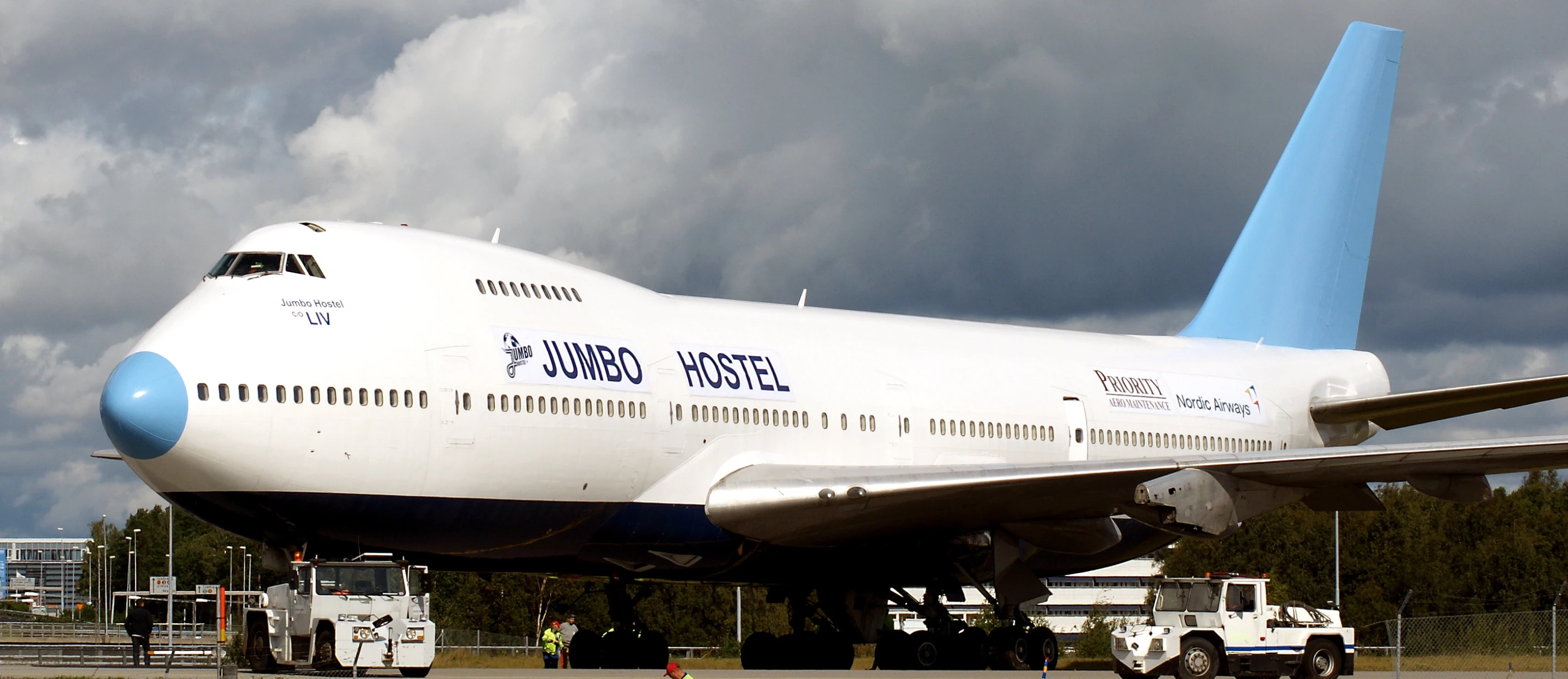 Sitting at the entrance of the airport, the Jumbo Hostel features several categories of rooms and provides an alternative for overnight airport accommodation (Photo: Lioba Schneider)