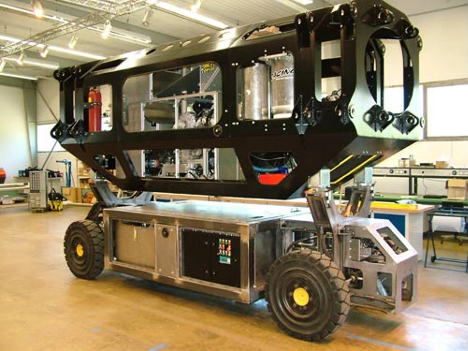 Tradinno's main chassis and transporter
