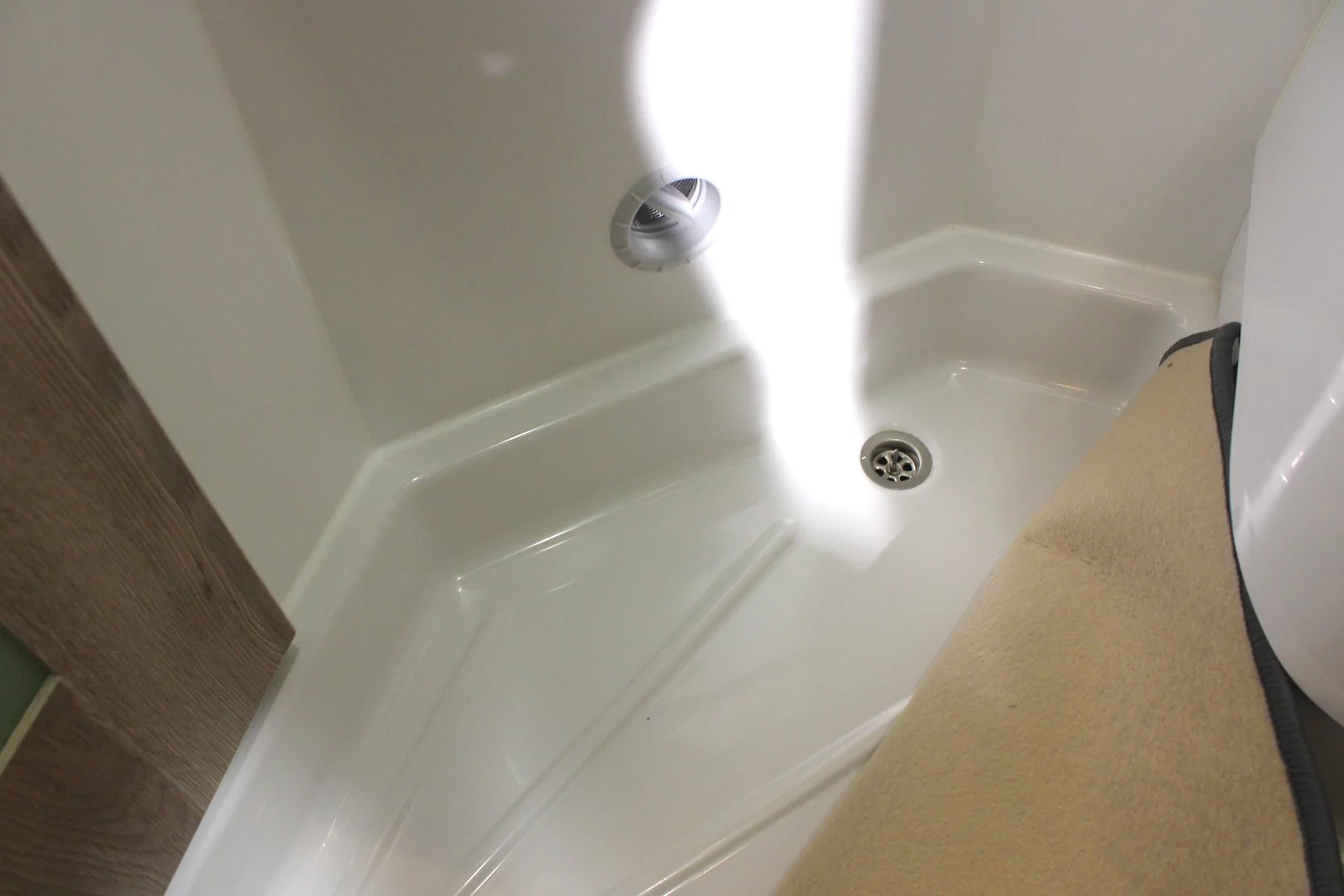 The show model had a little wet bath carpet that hid the shower basin/drain