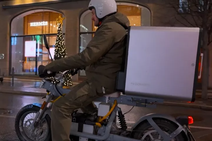 The electric food delivery box has been developed by Cake and Dometic, in collaboration with Favo and Bar Agrikultur