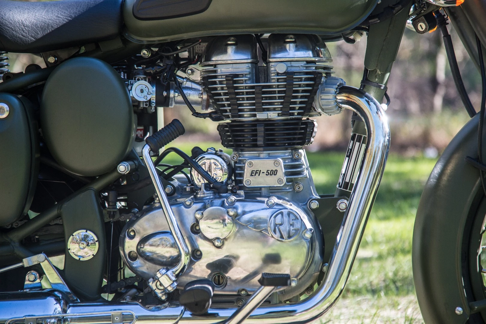 Royal Enfield Classic 500: 500cc single cylinder pushrod engine is fuel injected, features a kick and button start, and makes 27 horsepower/41.3 Newton-metres of torque