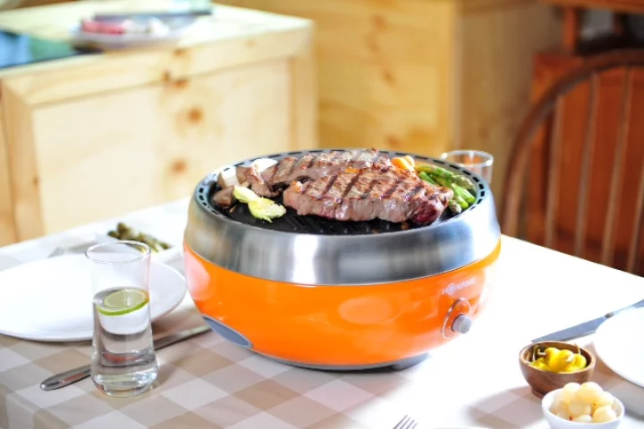 The Homping Grill uses a fan-assisted charcoal design for a combination of flavor and convenience