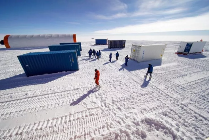 Setting up the Beyond EPICA field camp in 2020