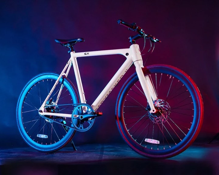 The Babymaker II features a 350-W geared rear-hub motor and Gates Carbon belt drive
