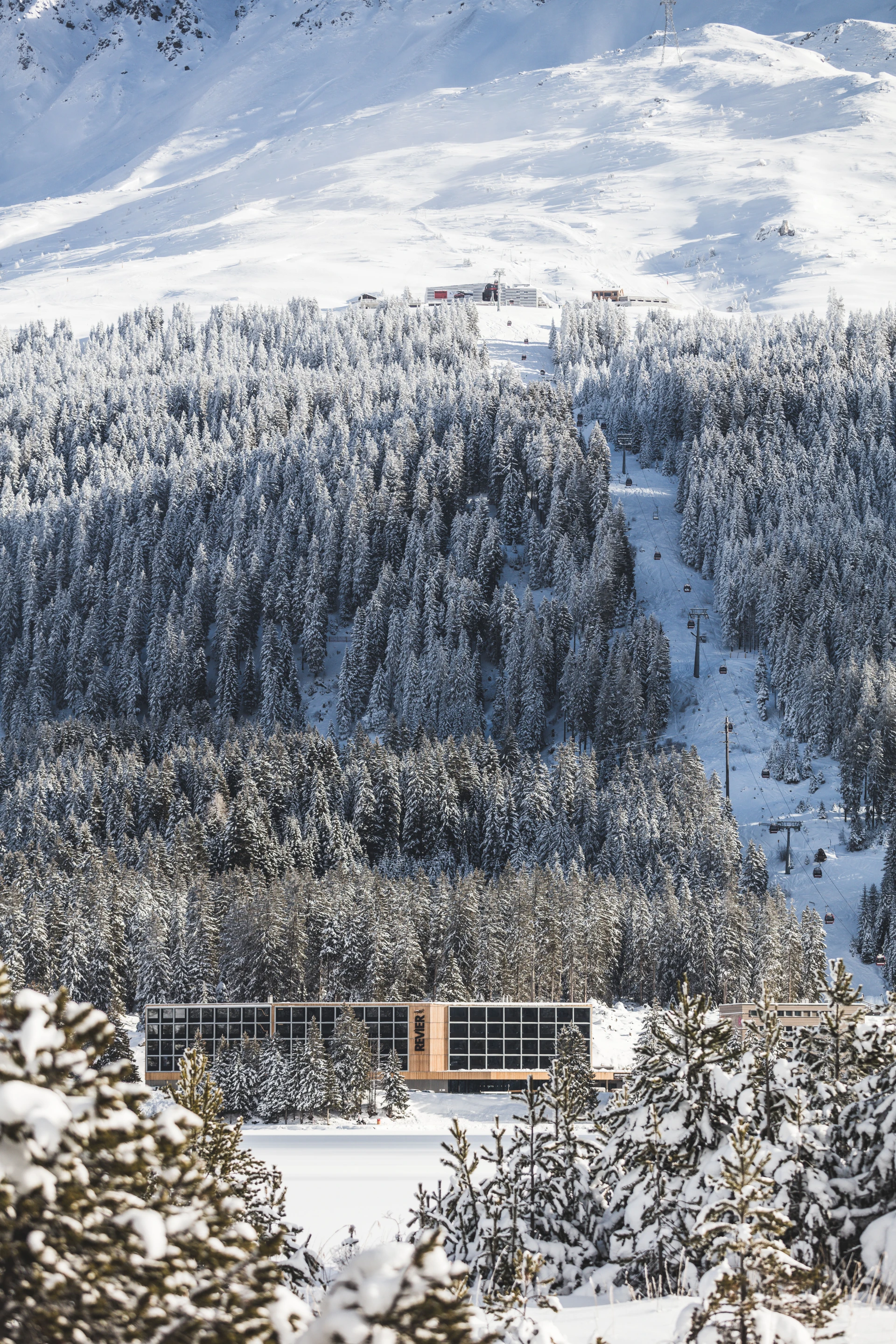 While the Revier Mountain Lodge is largely a wooden prefab structure, it does feature a metal facade on the lake-facing side