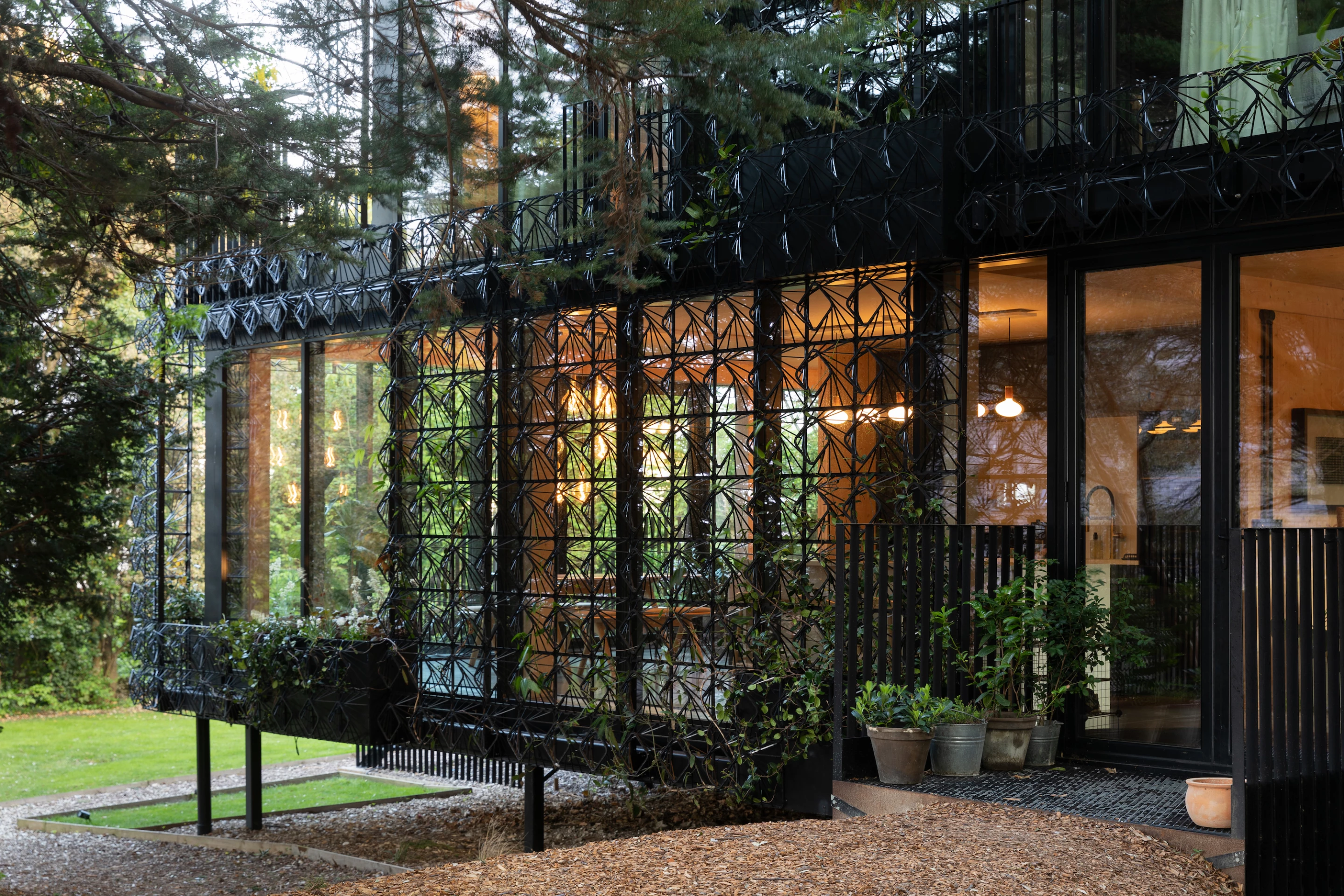 Woven's trellis-like exterior is made from recycled ABS (acrylonitrile butadiene styrene), a thermoplastic, which was sourced from the production of electronic components