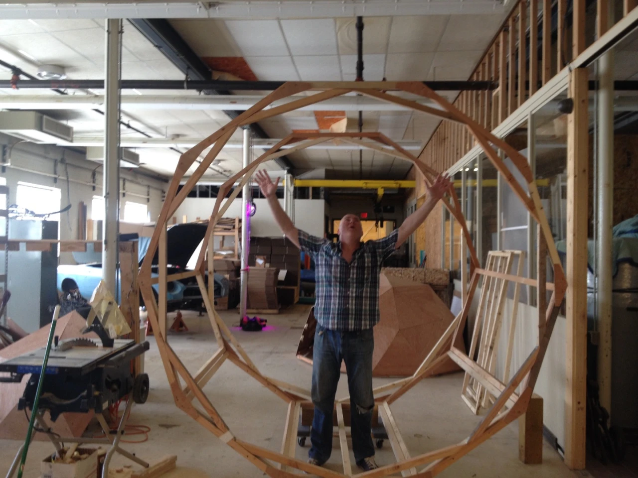The structure weighs in at a total of 1,500 lb (680 kg)