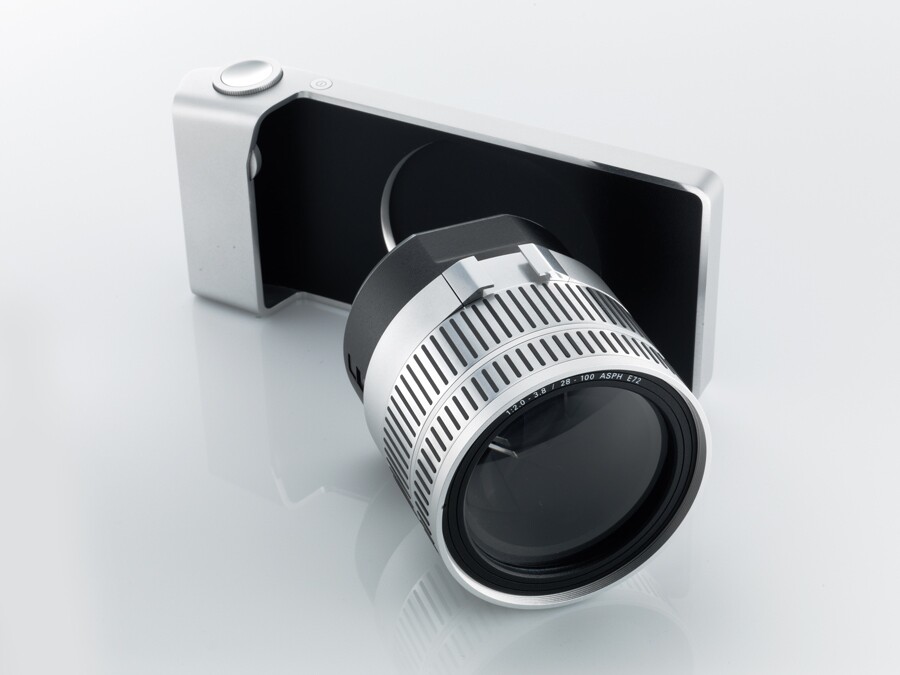 When the lens is unmounted, it can communicate wirelessly with the camera body
