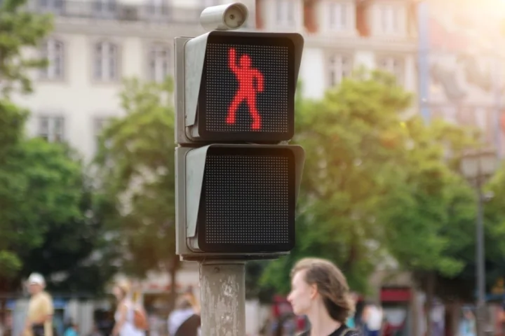 Smart's Dancing Traffic Light aimed to capture the attention of pedestrians and incentivize more to wait for the green man until crossing the road