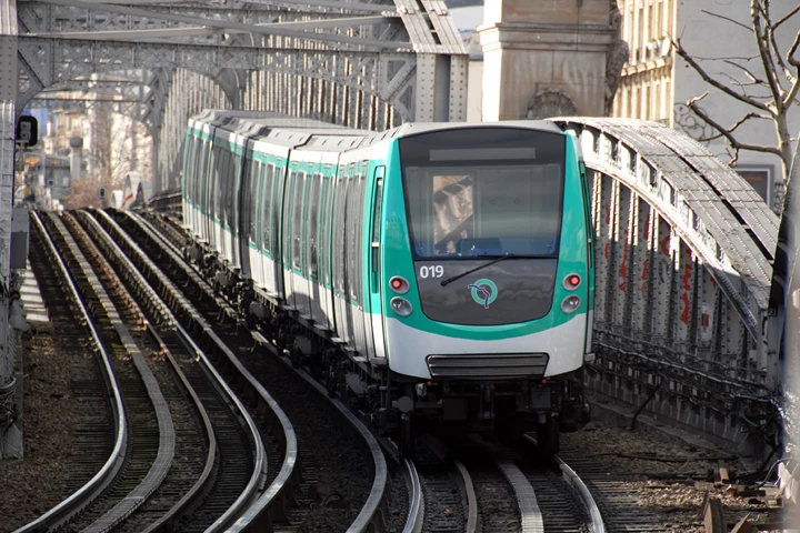 French transportation company Alstom is running the capillary cooling system experiment on the Parisian Metro line (Photo: ESA/Alstom Transport/P. Sautelet