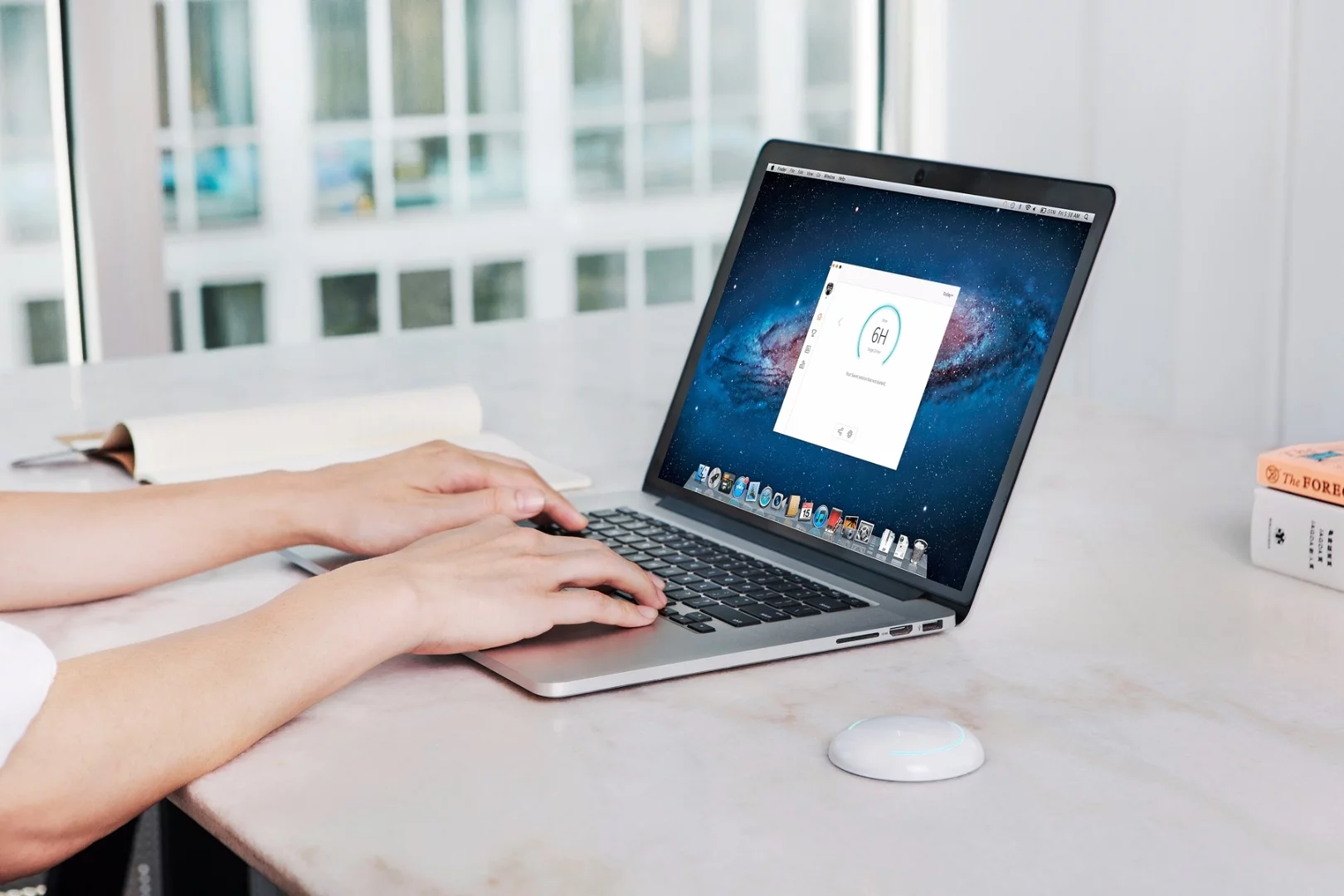 The Saent button connects to the user's computer via Bluetooth Low Energy