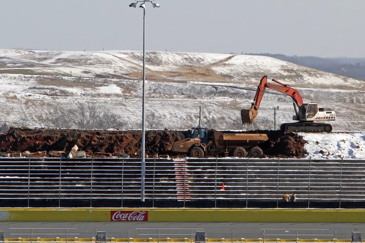 World's biggest HD video board under construction (Credit Harold Hinson/CMS Photo)
