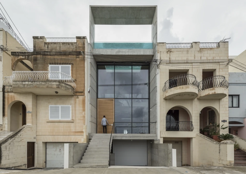 Casa B was built following the demolishing of a house previously located on the plot