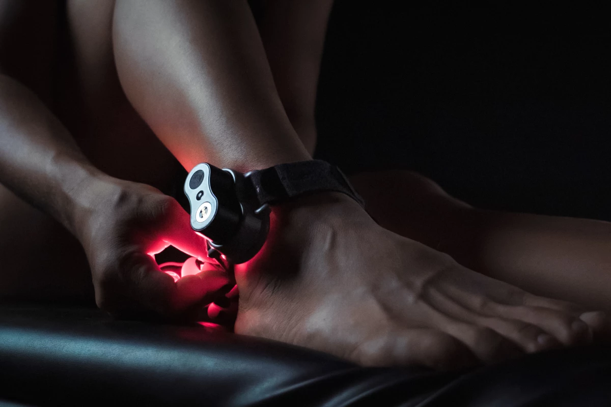 The Kineon Move+ is a groundbreaking new healing device that leverages red light therapy
