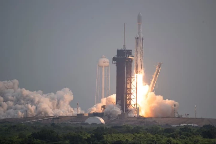 The Psyche mission lifting off