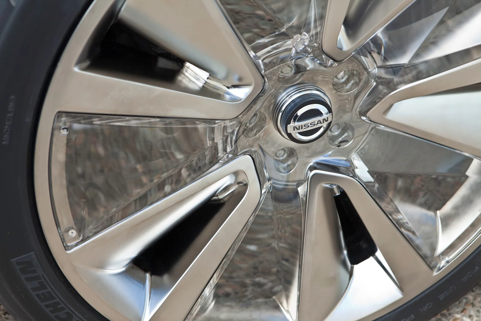 Nissan Ellure Concept