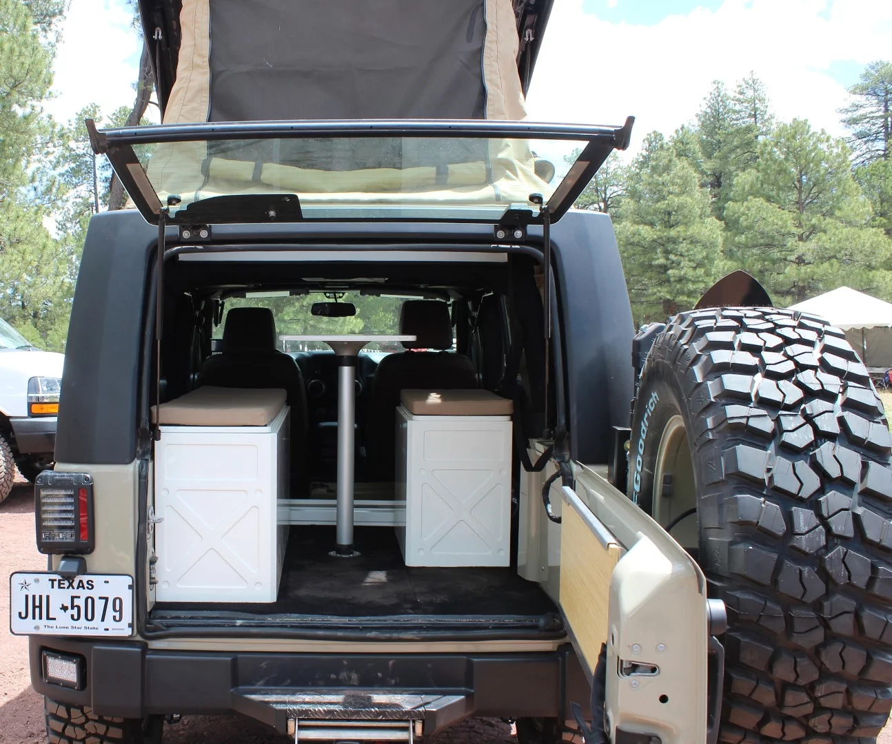 The American Safari JXL package is available with a convertible dinette set