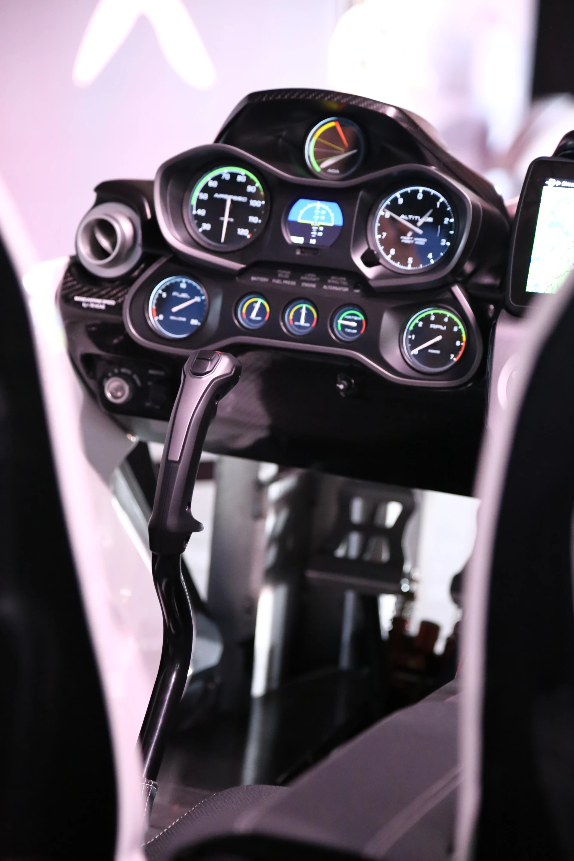 A standalone display cockpit clearly demonstrated how cues from the automotive industry had helped shape the A5’s interior design (Photo: Angus MacKenzie/Gizmag.com)