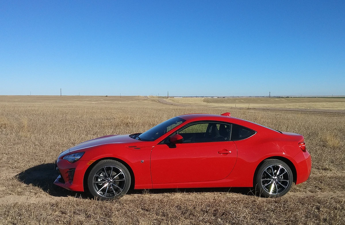 The simple exterior design of the 2017 Toyota 86 relies on basic form to denote speed and agility