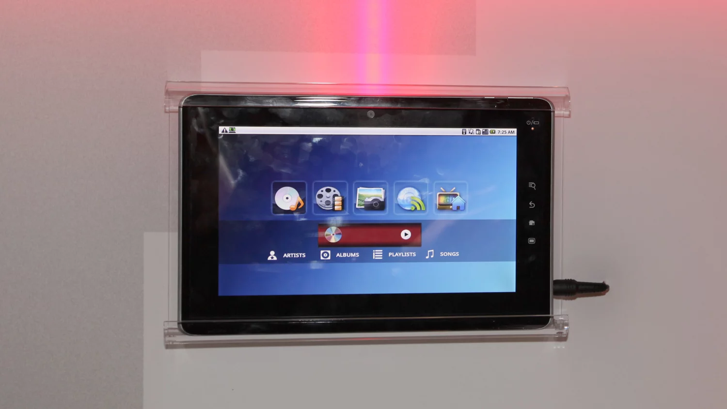 Toshiba's Folio 100 media tablet sports a 10.1-inch (257mm) capacitive multi-touch display at 1024 x 600 resolution