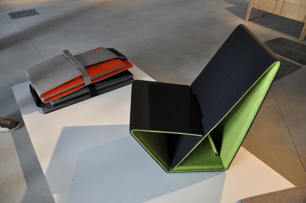 Vouwwow foldable lounge by Studio Nuy van Noort (Photo: Edoardo Campanale/Gizmag)