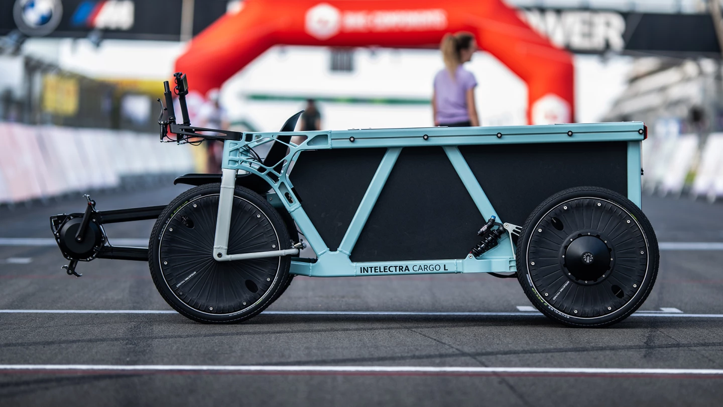 The Dynamic Drives Intelectra e-cargo quadricycle weighs 270 lb and carries up to 992 lb