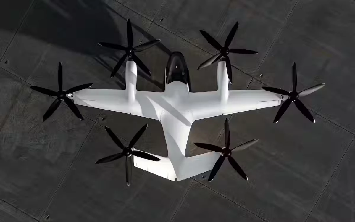 Six tilting propellers, wings and a V-tail