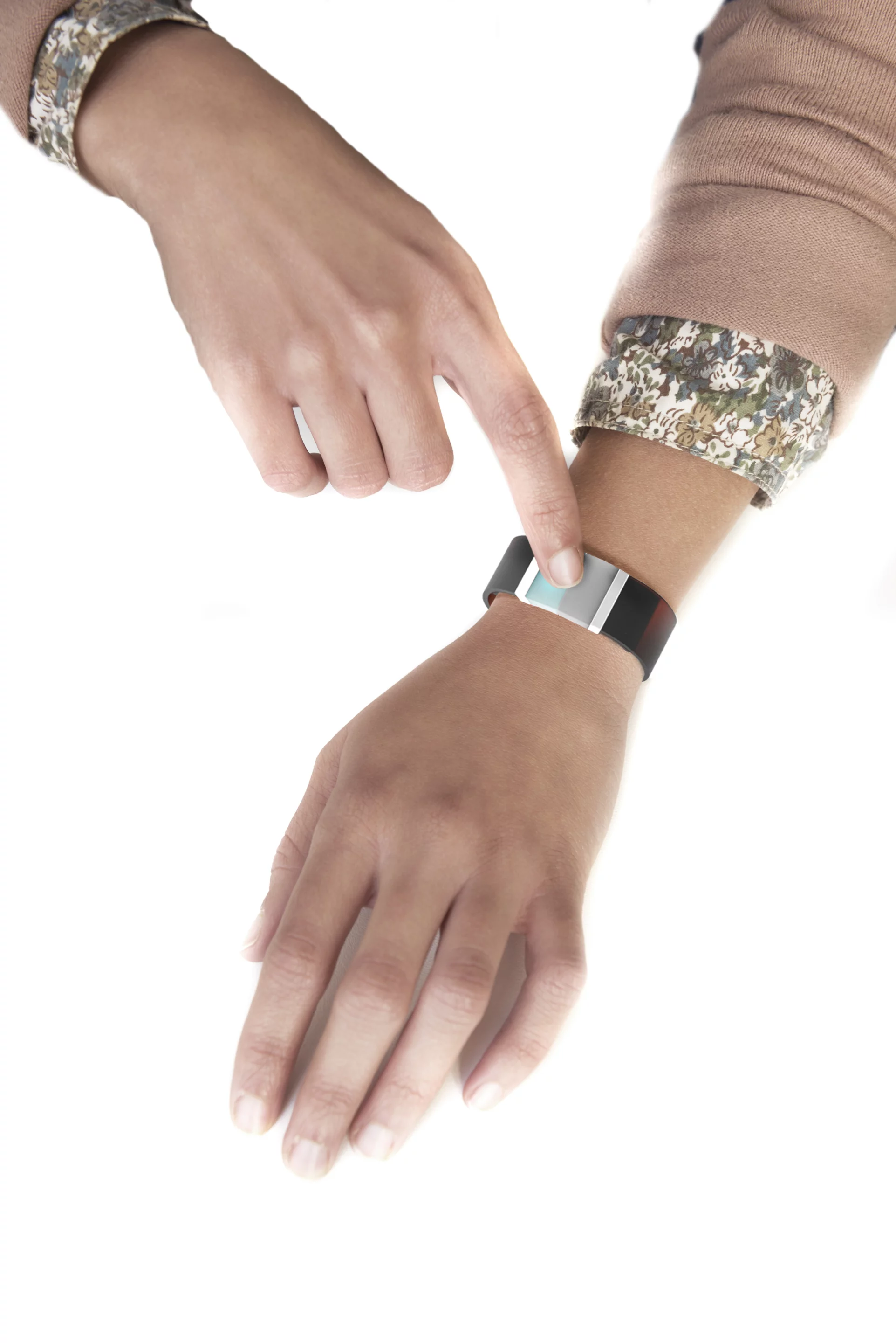 The Bond Touch modules can be worn styled as a wristband, bracelet, or pendant