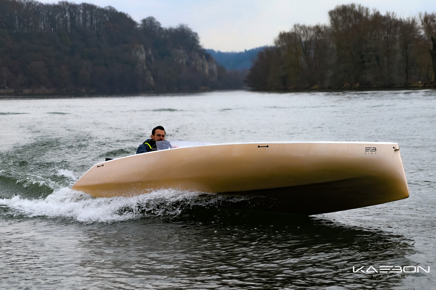 Carbon fiber electric boat is so light it rides to water on car roof