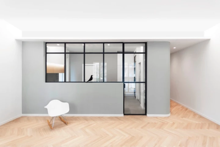 Italian architectural studio Plus Ultra has recently transformed a modest 135 sq m (1,453 sq ft) apartment into a four bedroom, three bathroom family home