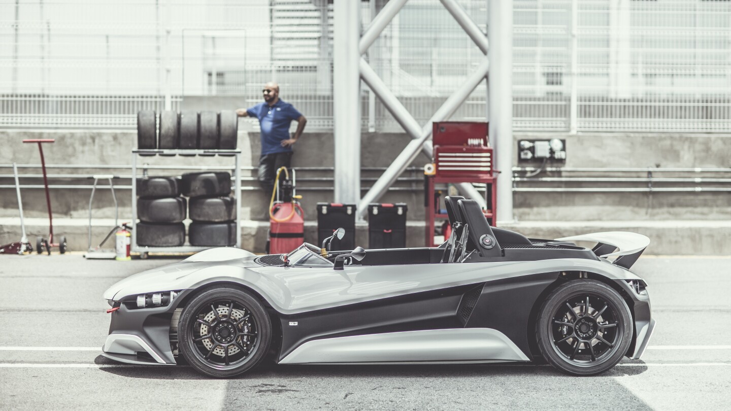 The power to weight ratio of 400 bhp per ton converts into 3.7 seconds for a 0 to 100 km/h (62 mph) run