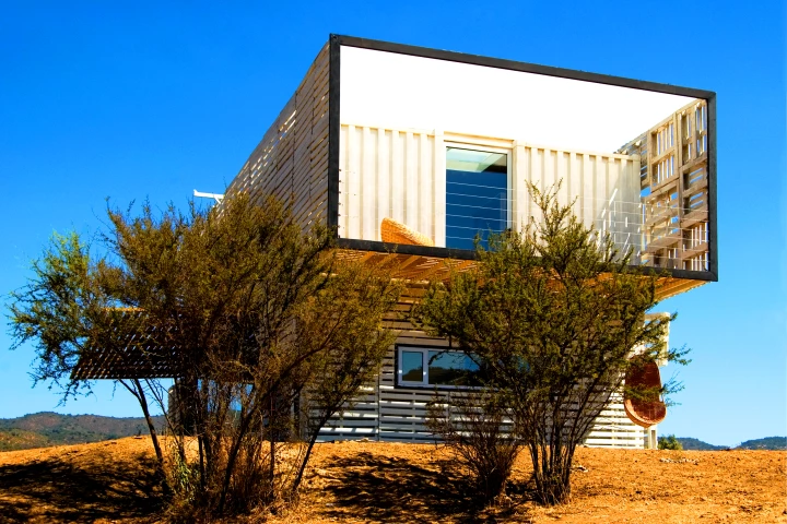 Infiniski's sustainable house designs are up to 80-percent comprised of reused, recycled and non-polluting materials like shipping containers, railway tracks, forklift paletts and even old bottles