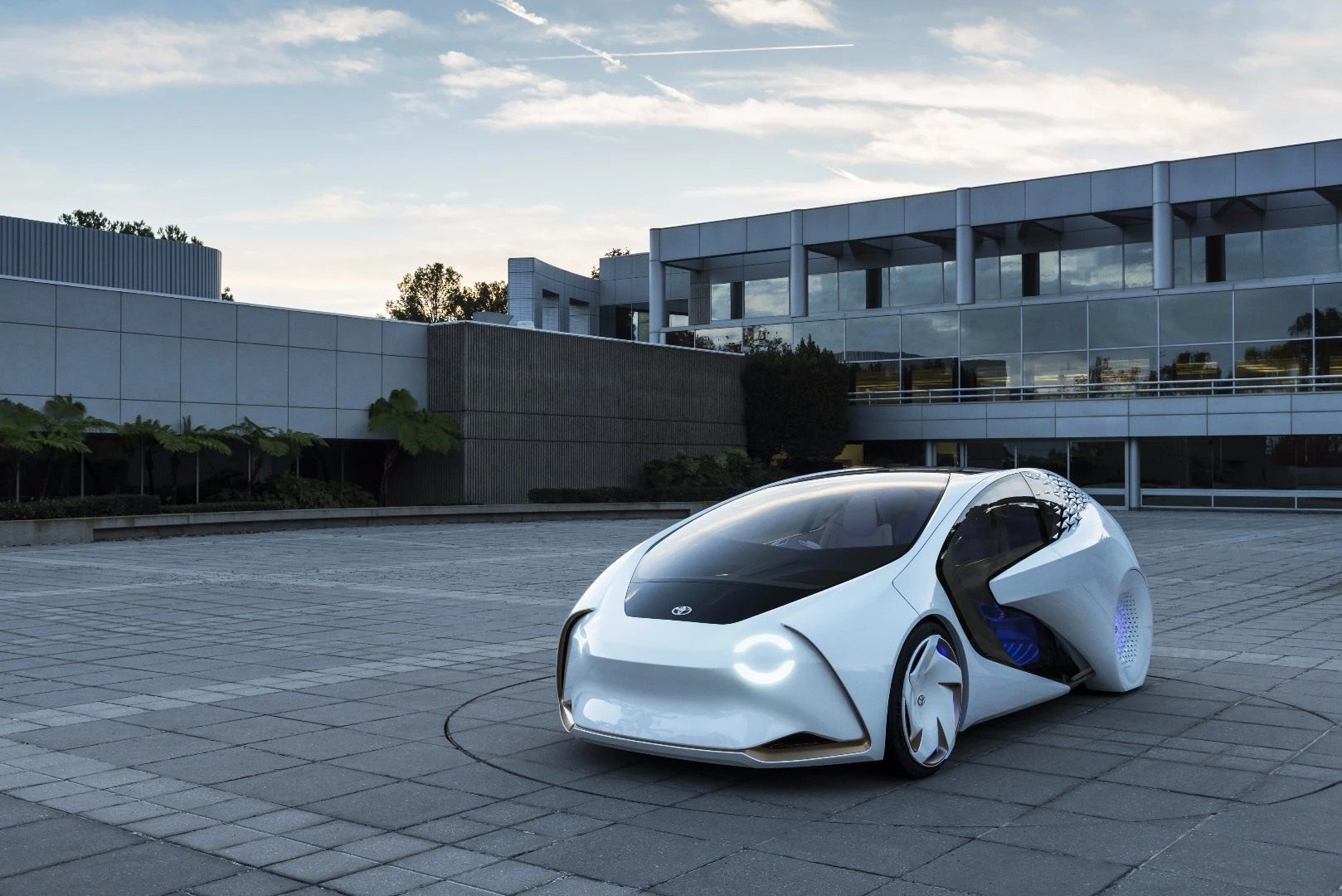 The Concept-i seems to pick up where the 2015 FCV Plus concept left off in terms of wild styling